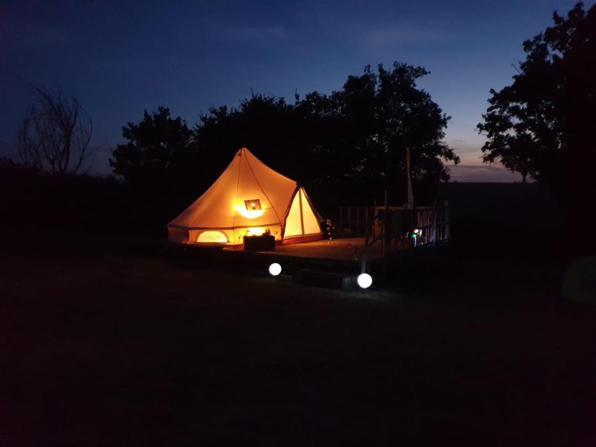 Camping La Petite Houmee Curzay-sur-Vonne Bagian luar foto