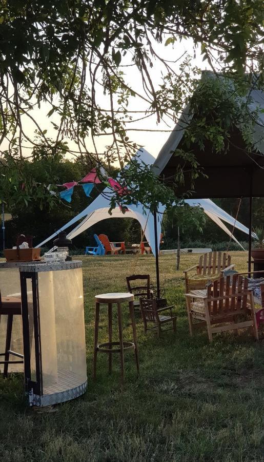 Camping La Petite Houmee Curzay-sur-Vonne Bagian luar foto