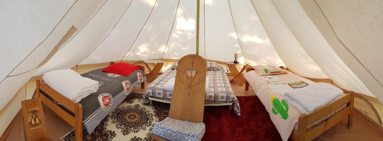 Camping La Petite Houmee Curzay-sur-Vonne Bagian luar foto