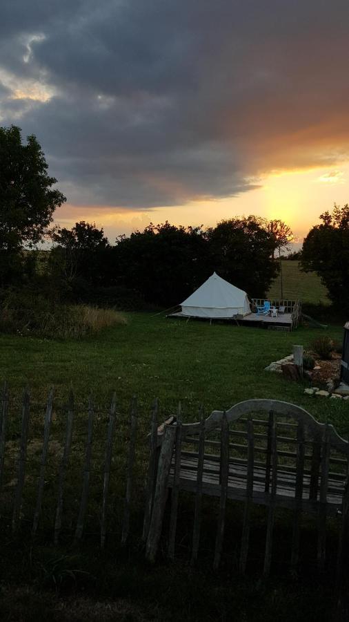 Camping La Petite Houmee Curzay-sur-Vonne Bagian luar foto