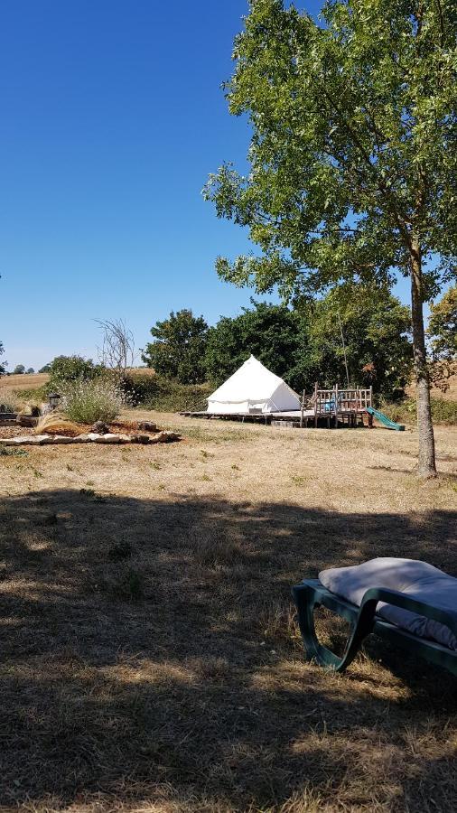 Camping La Petite Houmee Curzay-sur-Vonne Bagian luar foto